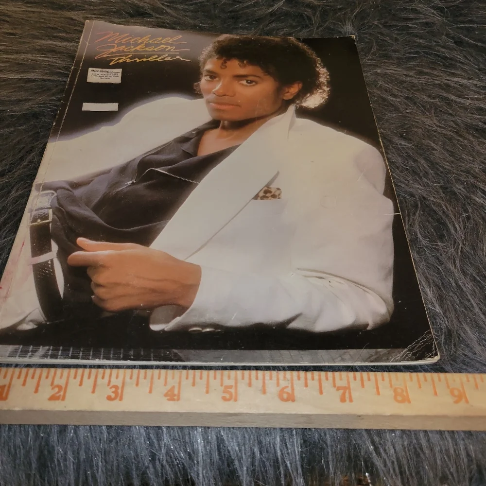 "Vintage 1983 Michael Jackson Thriller Piano Vocal Guitar Songbook  Sheet Music - Picture 14 of 15